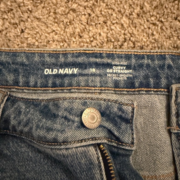 Women’s Curvy Jeans - Picture 2 of 2